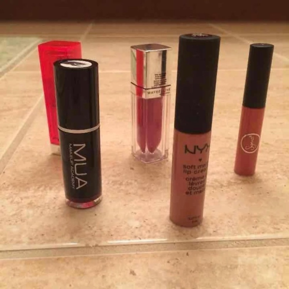 5 lipsticks/ lipglosses